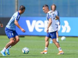 Pepê festeja 'temporada muito boa' e espera voltar a marcar pelo Grêmio em Caxias