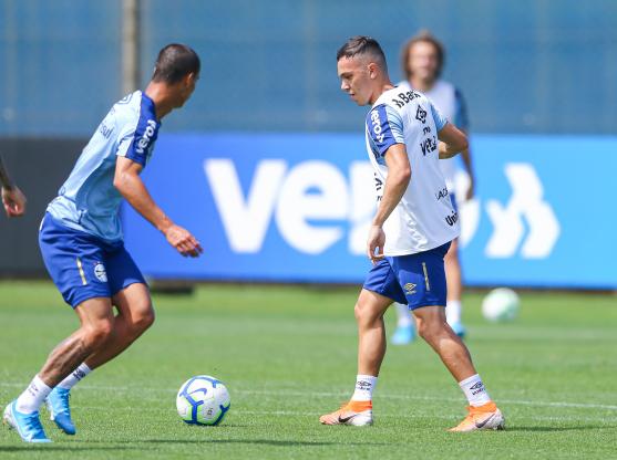 Pepê festeja ‘temporada muito boa’ e espera voltar a marcar pelo Grêmio em Caxias