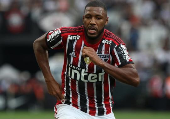 Após quatro meses afastado, volante é reintegrado ao elenco do São Paulo