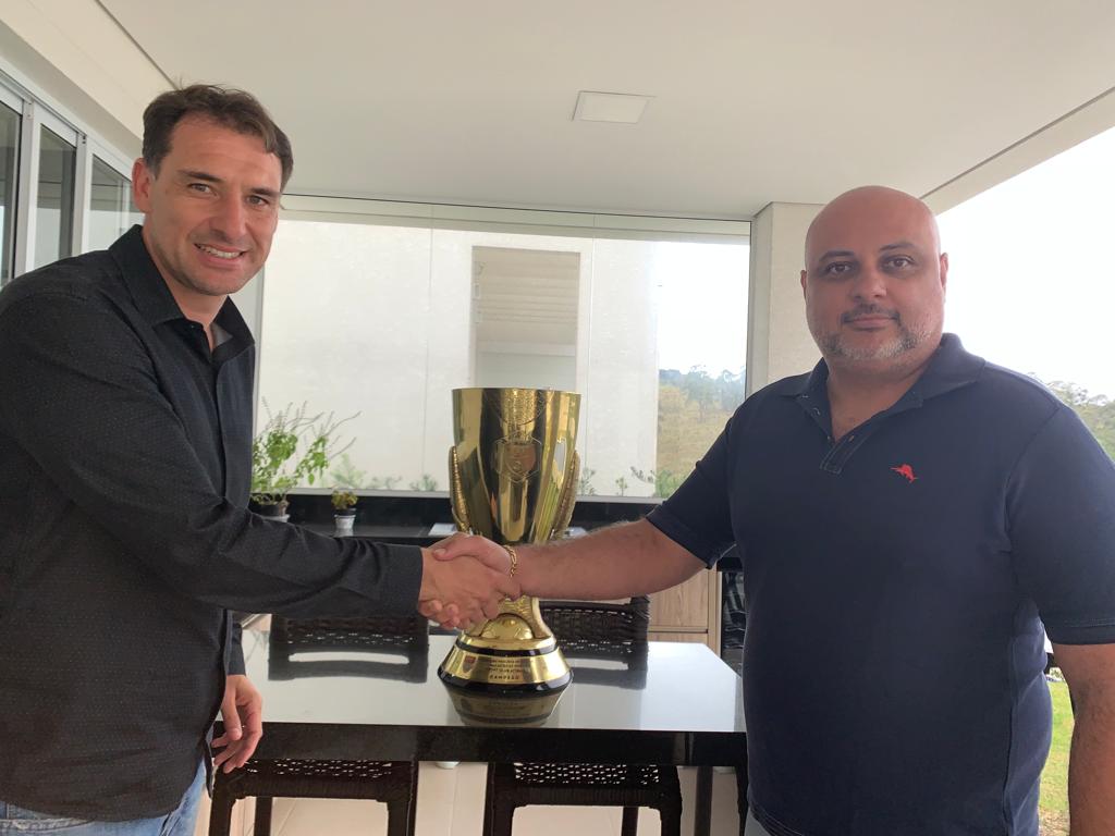 ELE FICA! Atibaia acerta permanência de treinador para o Paulista A2