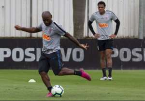 Carille arma time com Love e Boselli para enfrentar o Athletico-PR