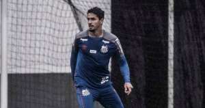 De volta ao Santos após suspensão, Lucas Veríssimo exalta peso de vencer clássico