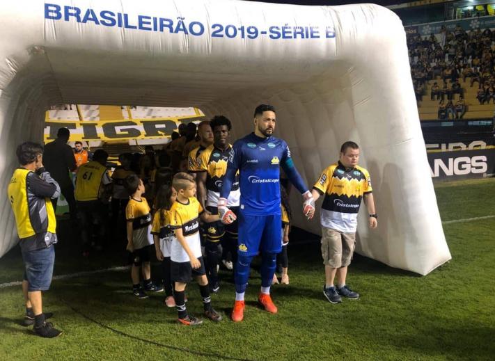 Criciúma bem que tentou, mas só empatou e segue na degola da Série B. (Foto: Criciúma / Divulgação)