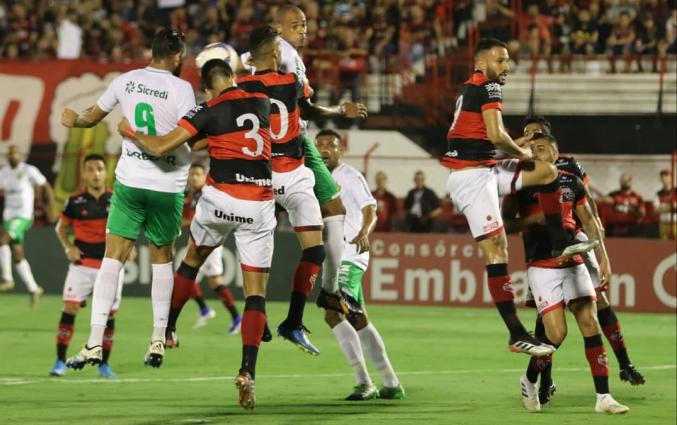 Atlético-GO perdeu chances e sofreu empate no fim