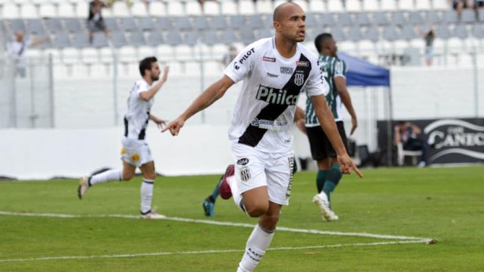 Roger é um dos pilares da Ponte Preta Roger é um dos pilares da Ponte Preta