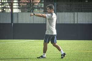 Técnico diz que só fica no Remo se Neto Baiano e meia ex-Corinthians saírem