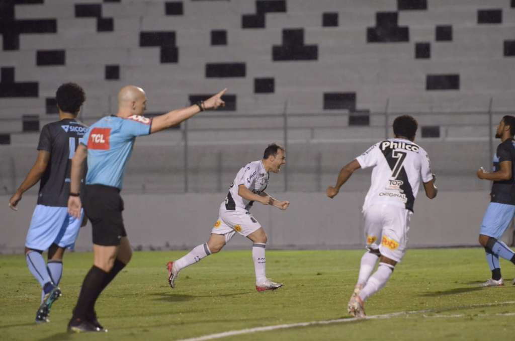 Após primeiro gol, Renato Cajá ganha elogios do técnico Gilson Kleina - Álvaro Júnior / PontePress