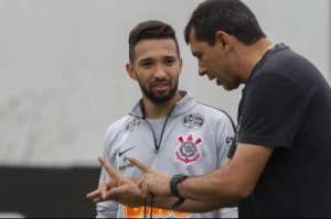 Apesar da má fase, atacante deve seguir entre os titulares do Corinthians