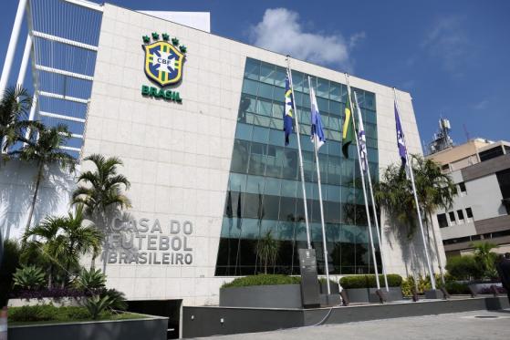 Proposta de transformar clubes do futebol brasileiro em empresas perde força