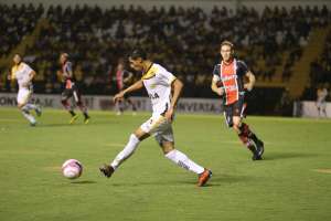 Série B: Andrew entra bem no Criciúma e ganha elogios de Cavalo