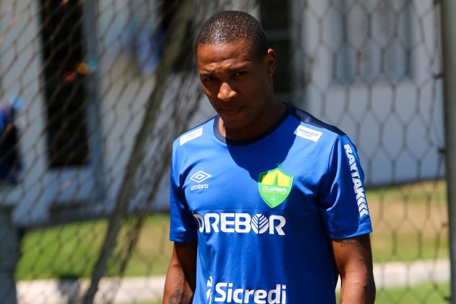 Após ofender torcedor, volante de time da Série B se desculpa. Veja o vídeo!