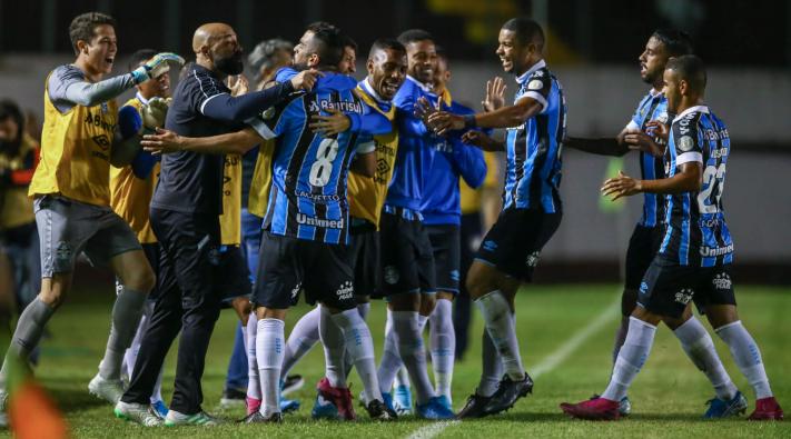 Jogadores do Grêmio comemoram o gol marcado por Maicon contra o Ceará (Foto: Lucas Uebel/Grêmio)