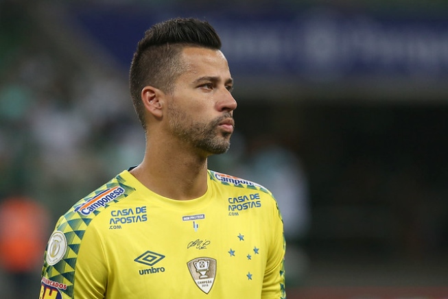 Após novo tropeço, goleiro do Cruzeiro pede reação: ‘Não adianta abaixar a cabeça’