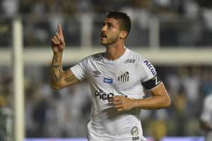 Gustavo Henrique valoriza 'força do grupo' em vitória do Santos em clássico