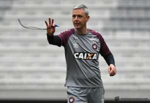 Tentando manter série invicta, Athletico-PR visita Corinthians em Itaquera