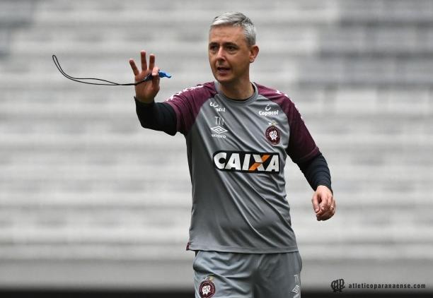 Tentando manter série invicta, Athletico-PR visita Corinthians em Itaquera