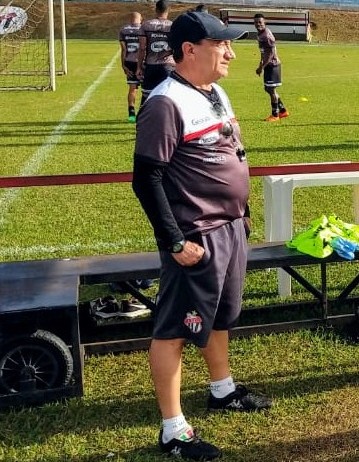 Sob comando de Vilson Tadei, Anápolis fica com um pé na elite do Campeonato Goiano