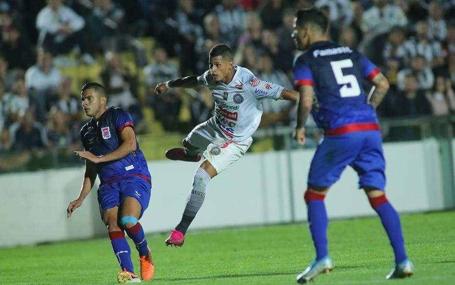 Série B: Paraná cita Pixote e usa rede social para zoar volante do Operário