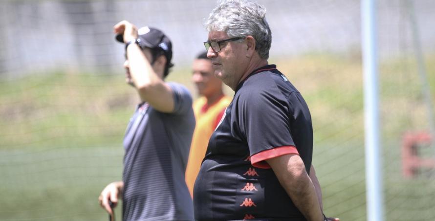 Vitória tenta estancar a sangria fora de casa para se distanciar da degola