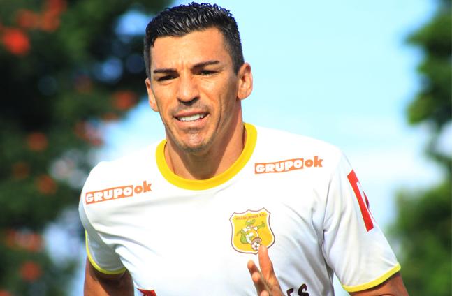 ​Candangão: ​Zagueiro campeão do mundo acerta rescisão com o Brasiliense