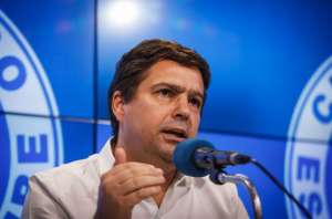 Presidente tenta antecipar eleição no Cruzeiro e vice deixa o clube