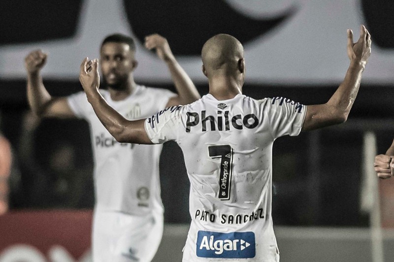 Sanchez ajudou demais o Santos a vencer o Palmeiras