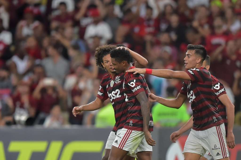 Vitinho comandou a vitória do Flamengo
