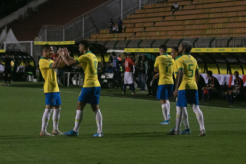 Antony brilha e seleção olímpica goleia Venezuela em Recife