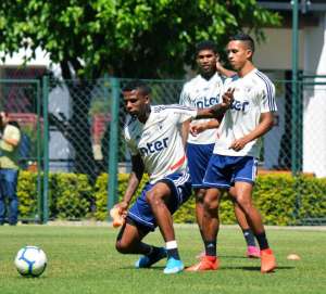 Raniel volta e reforça São Paulo no clássico; Juanfran e Pablo desfalcam treino