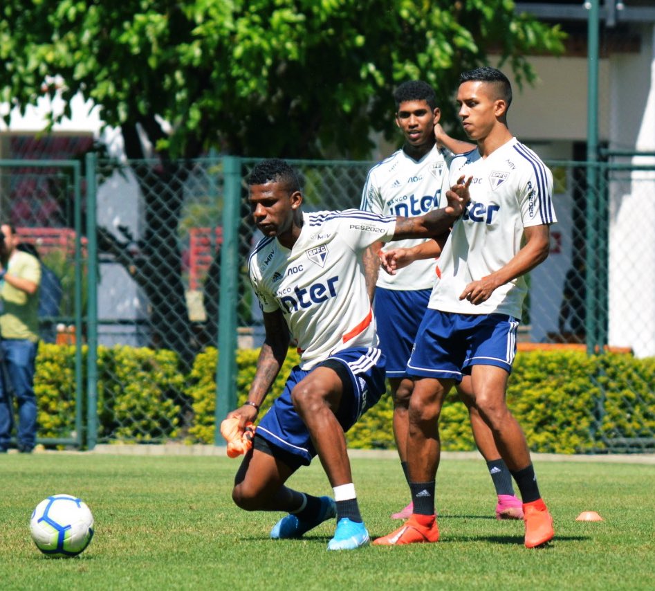 Raniel volta e reforça São Paulo no clássico; Juanfran e Pablo desfalcam treino