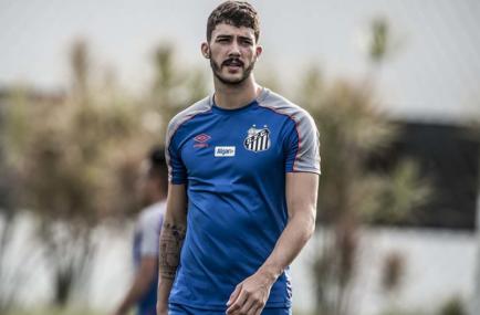Gustavo Henrique treina separado e é dúvida do Santos para o jogo contra o Inter