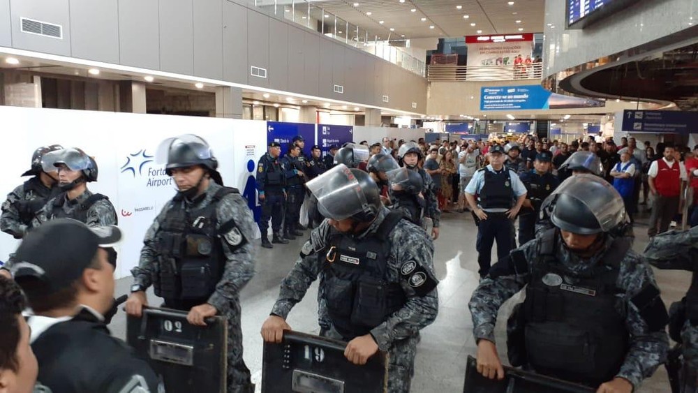 Torcida do Ceará protesta antes de confronto direto com o Avaí na Arena Castelão 3 0002050421927 img