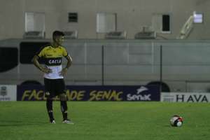 Série B: Com luxação na clavícula, lateral vira desfalque no Criciúma