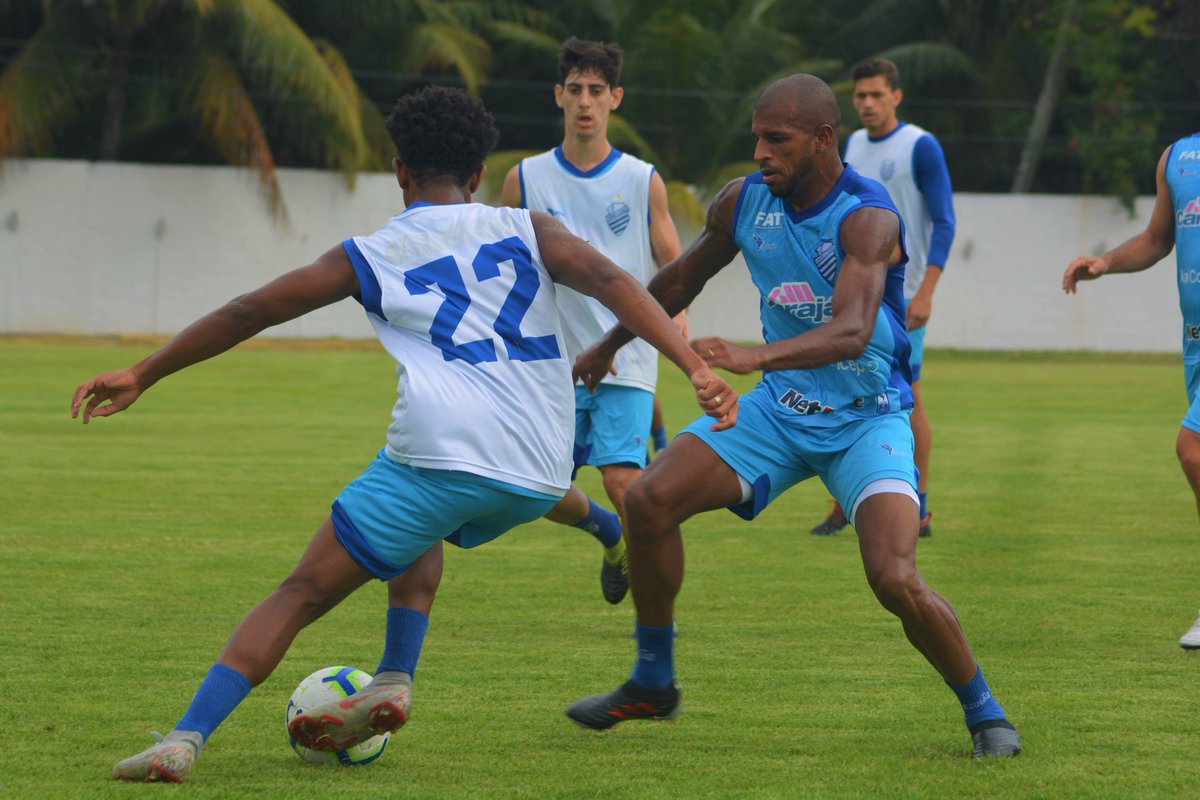 Atacante sofre lesão muscular e desfalca CSA contra o Goiás