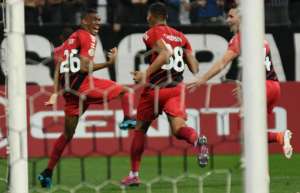 Com bom futebol, Athletico espera dar trabalho ao líder em Curitiba