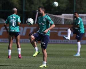Palmeiras fecha treinamento e Mano mantém dúvidas no setor ofensivo