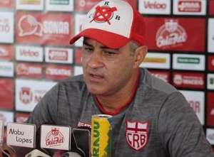 Série B: Nova derrota e ainda fora do G4 pode derrubar mais um técnico no sábado