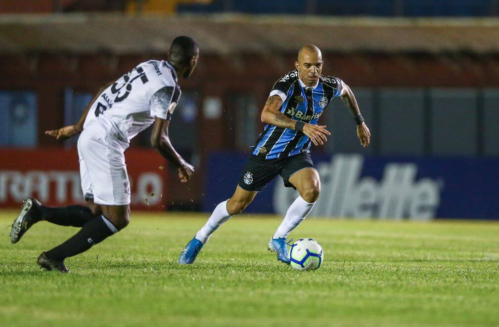 Atacante não treina e aumenta lista de baixas do Grêmio contra o Atlético-MG