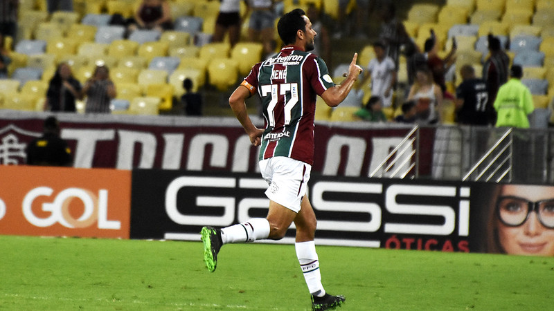 Meia comemora sequência positiva, mas pede pé no chão no Fluminense