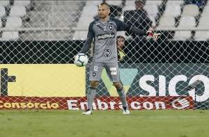 Após evitar goleada, goleiro do Botafogo foca no clássico contra o Vasco