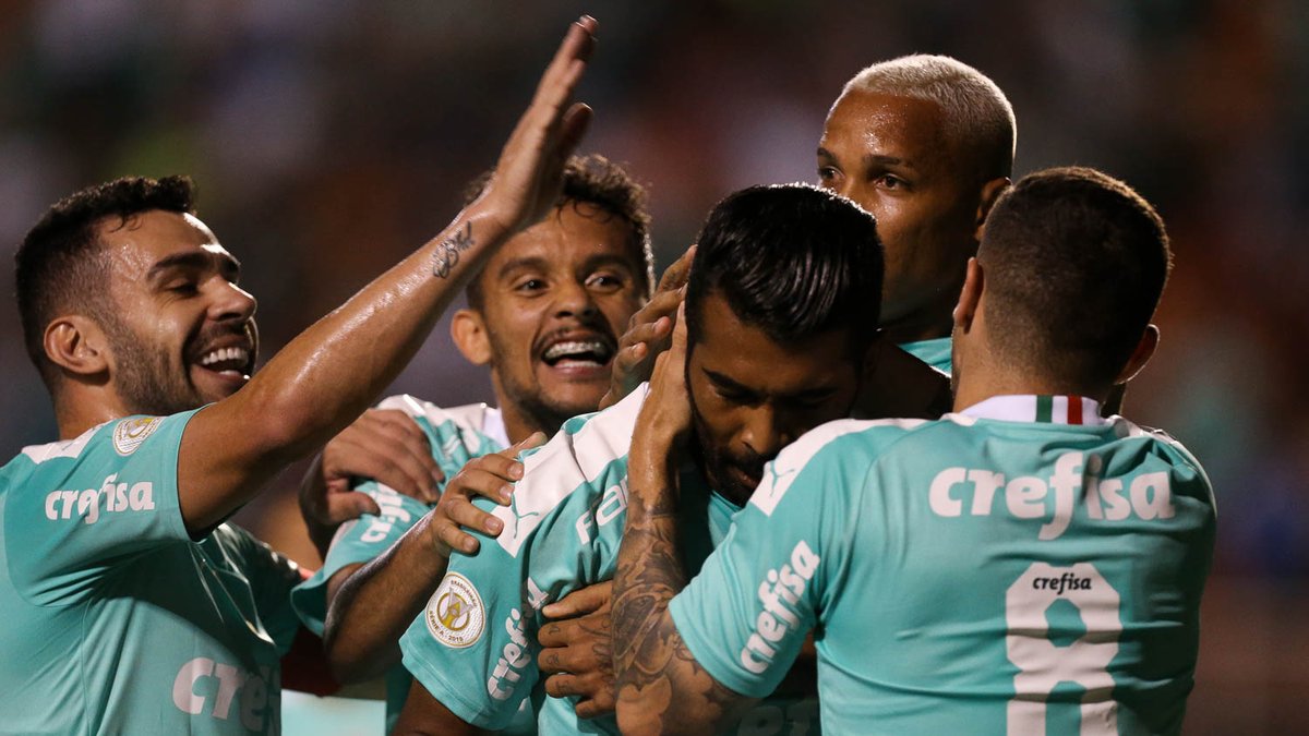 Na contramão dos rivais, Palmeiras deixa os jogadores da base de lado