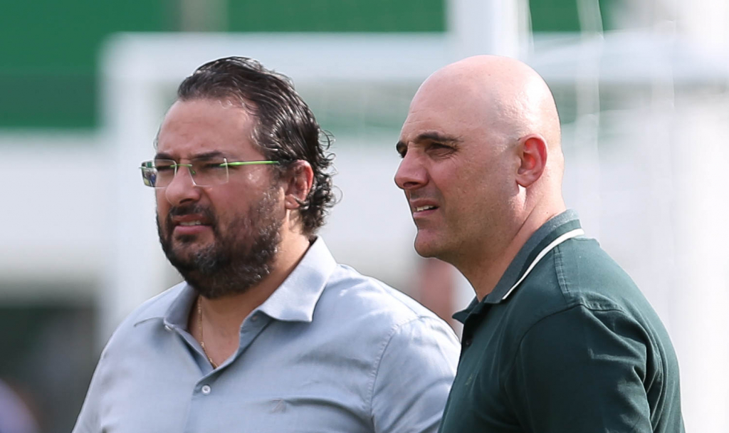 Após investimento alto, Palmeiras vê reforços fracassarem e pressão sobre Mattos