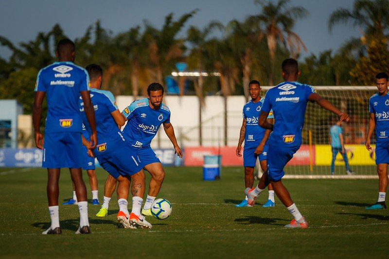 Desesperado, Cruzeiro encara lanterna Chapecoense em duelo direto contra a queda