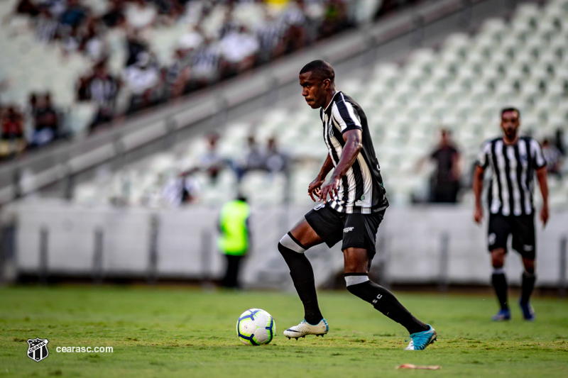 Ceará volta a vencer após dez rodadas, sai da zona de rebaixamento e afunda Avaí