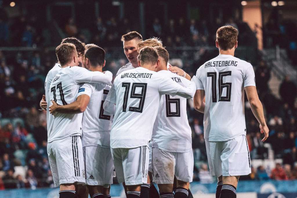 Alemanha fica perto da Eurocopa; Polônia e Rússia se classificam