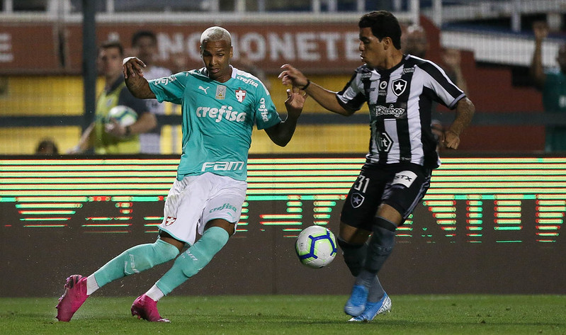 Deyverson conta com concorrência em baixa para seguir titular do Palmeiras