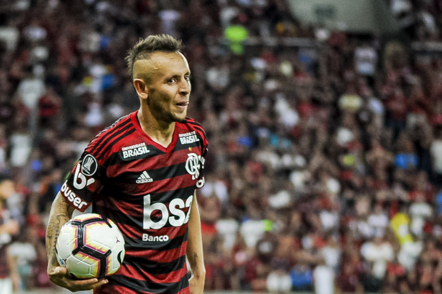 Titular absoluto, Rafinha sofre fratura na face e deve desfalcar o Flamengo na quarta