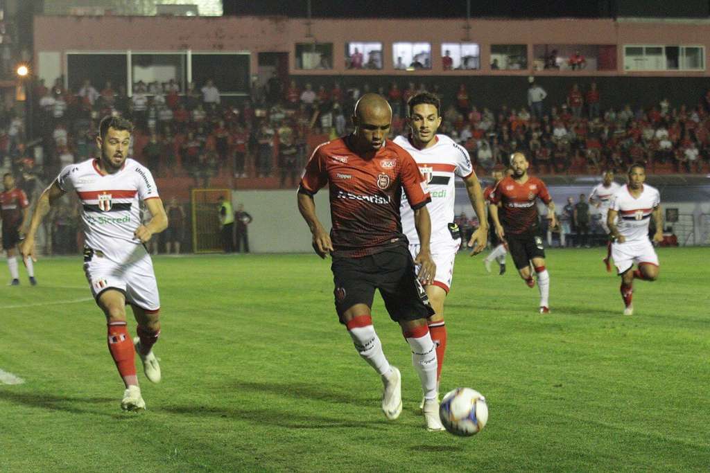 O elenco do Brasil de Pelotas ainda aguarda o pagamento dos salários atrasados