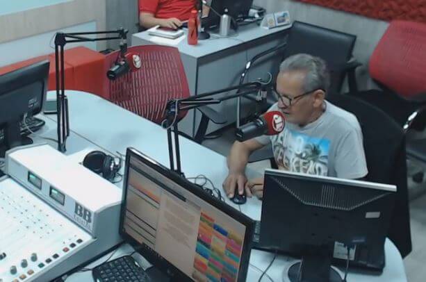 Em transmissão de futebol, jornalista diz que “mulher deve tomar conta da casa”