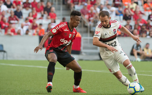 Flamengo venceu o Athletico-PR na Arena da Baixada e segue tranquilo na liderança